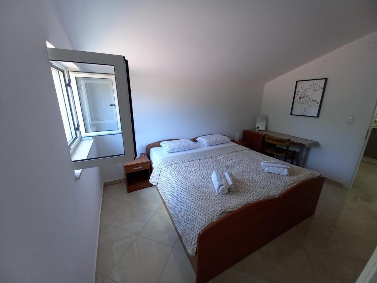 Apartman Marina Sa Parkingom Йелса Екстериор снимка