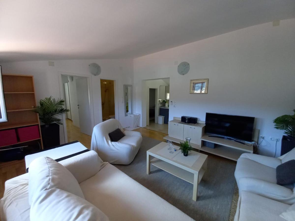 Apartman Marina Sa Parkingom Йелса Екстериор снимка