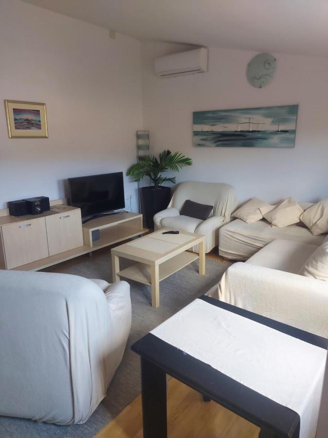 Apartman Marina Sa Parkingom Йелса Екстериор снимка