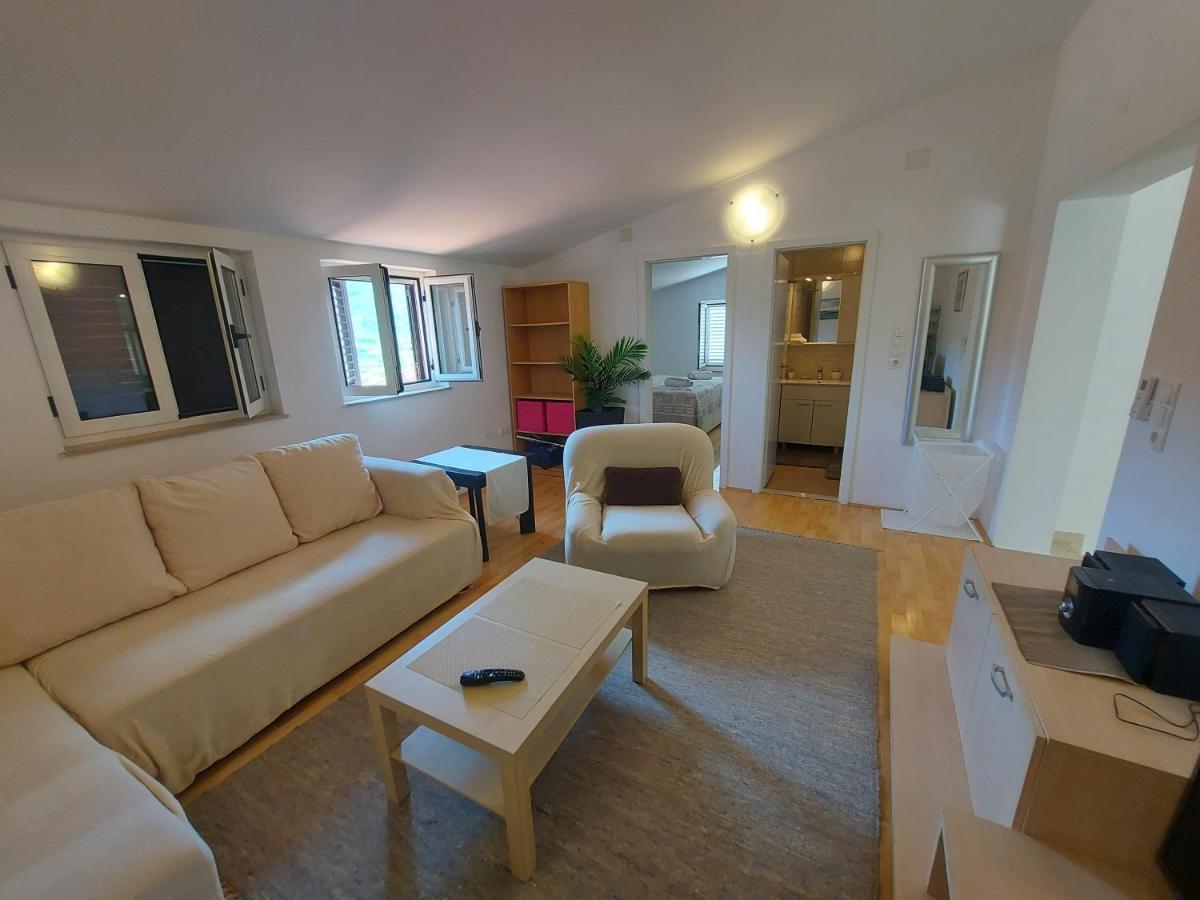 Apartman Marina Sa Parkingom Йелса Екстериор снимка
